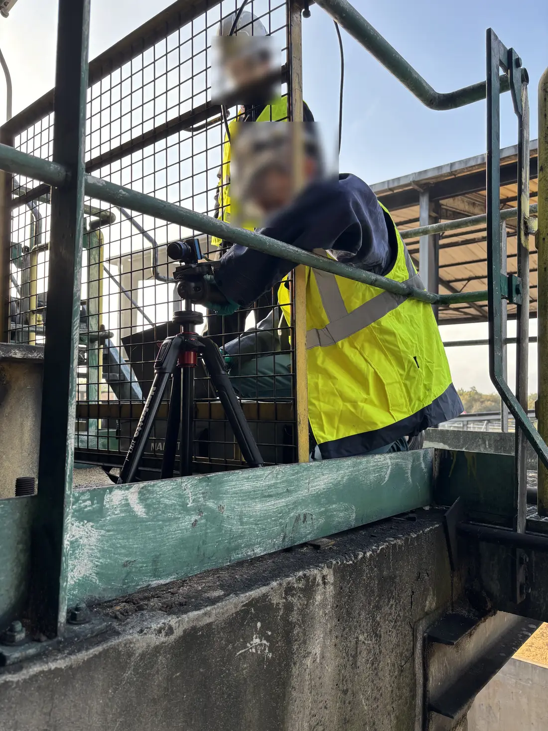 VibraVizja® team taking a measurement on an industrial platform in Małopolska