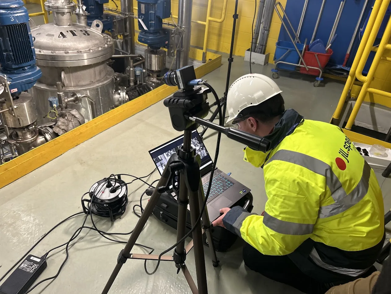 VibraVizja® team setting up the measurement camera at a food processing plant